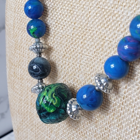 VINTAGE Resin Chunky Bead Necklace - Picture 3 of 9